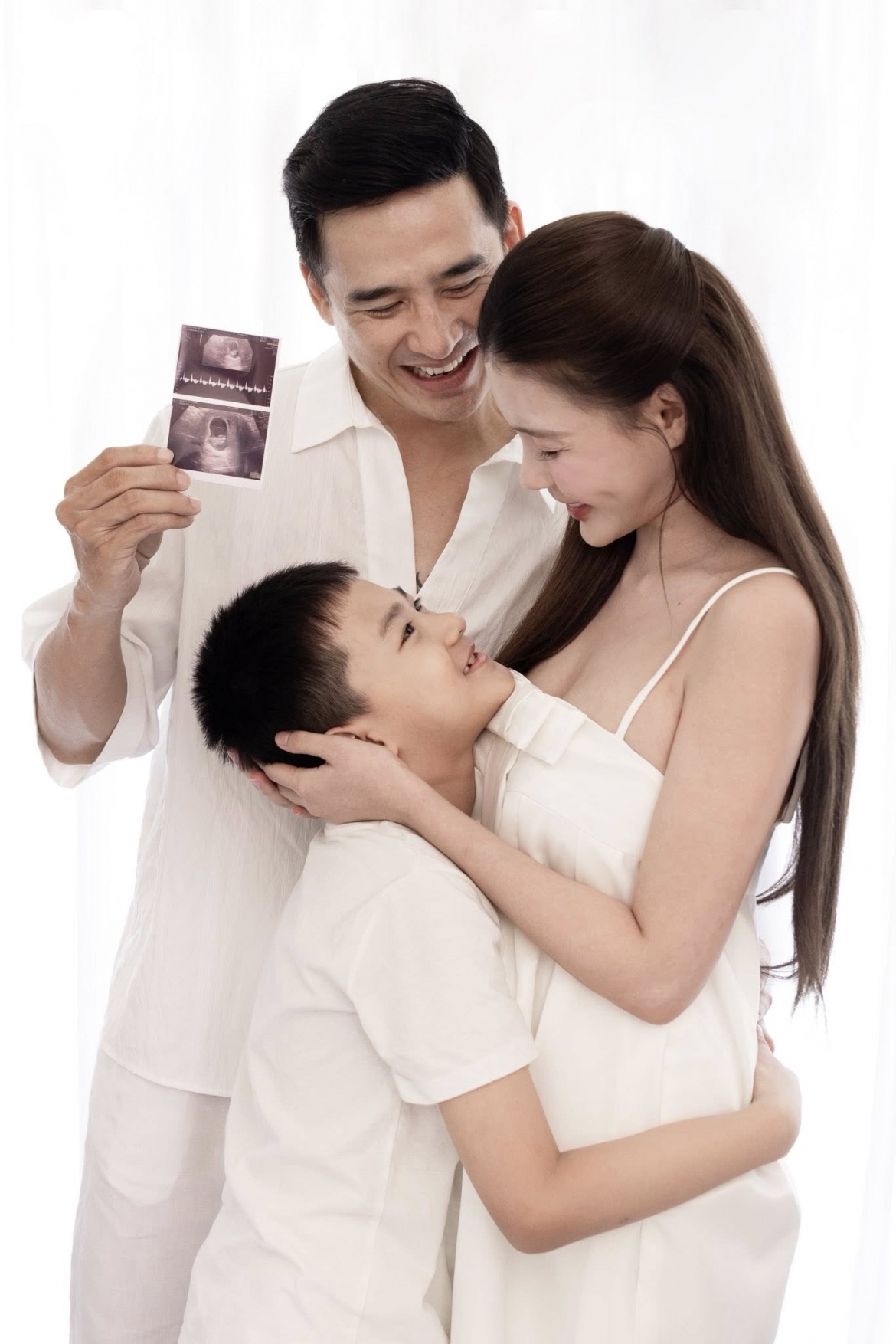 thuy diem mang thai lan 2 sau 10 nam ket hon voi luong the thanh hinh anh 2