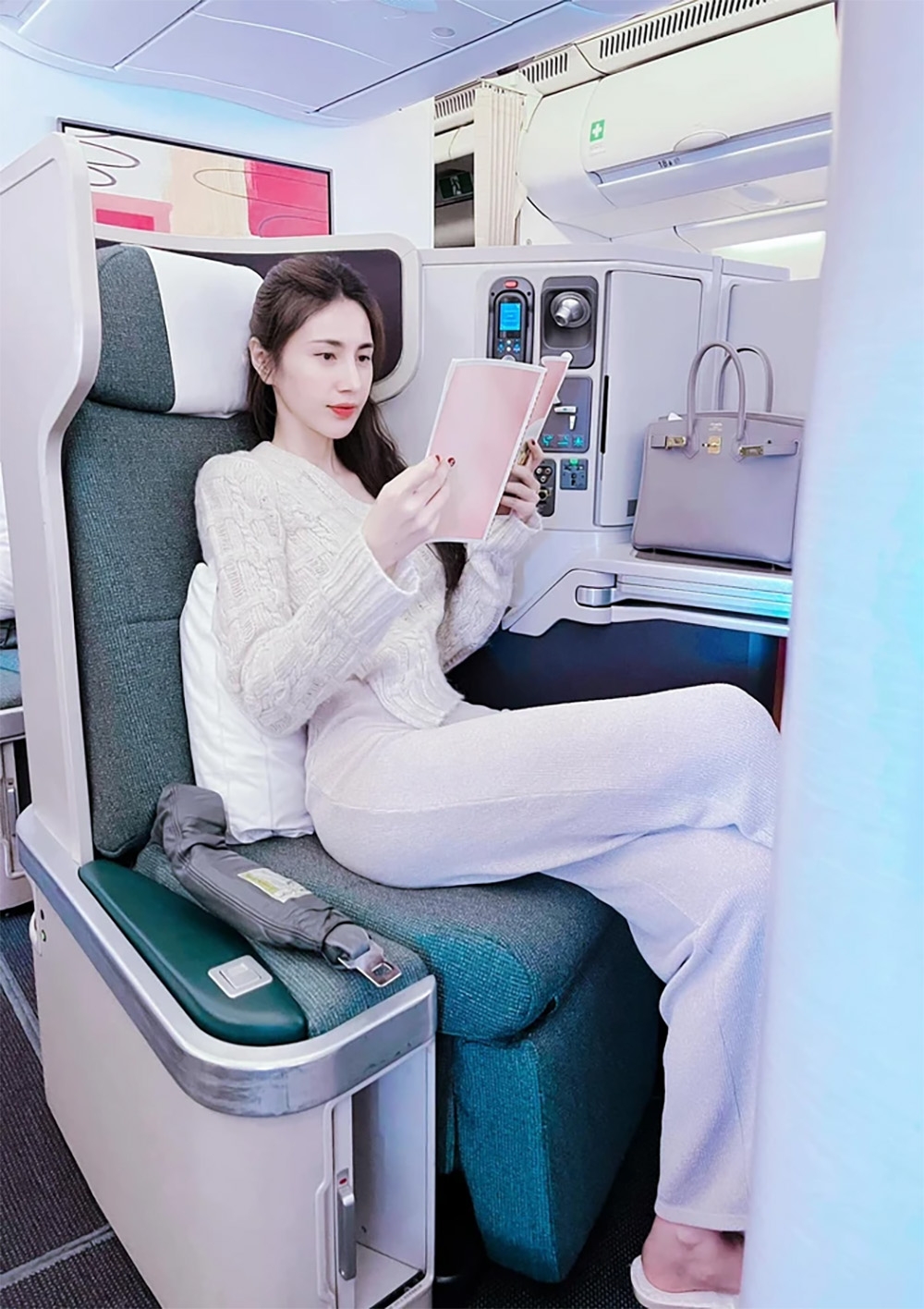 sao viet 4 5 h hen nie mua nha moi, vo tan phat met moi vi pr phim hinh anh 3