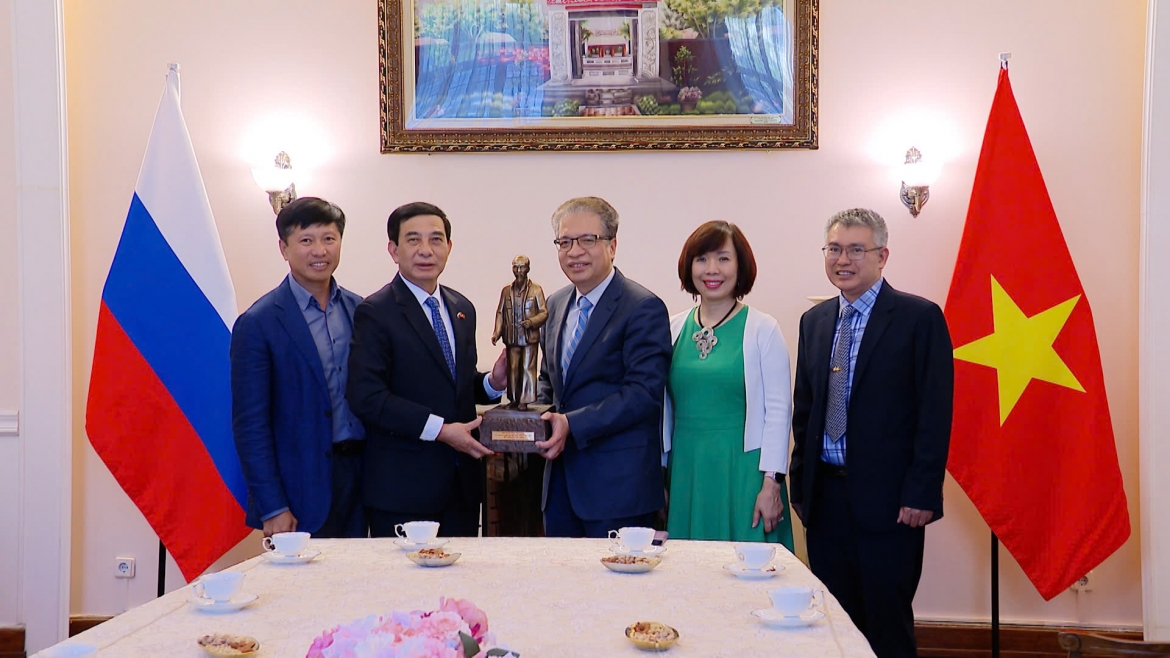 Dai tuong phan van giang hoi dam voi bo truong quoc phong lien bang nga hinh anh 5