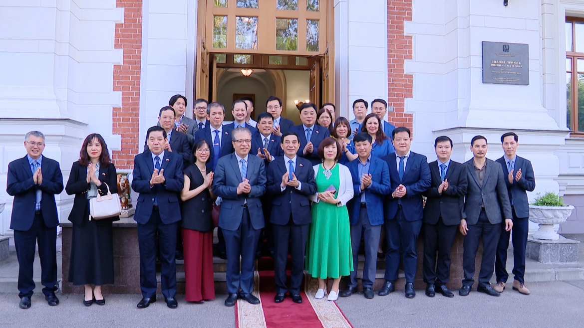 Dai tuong phan van giang hoi dam voi bo truong quoc phong lien bang nga hinh anh 6