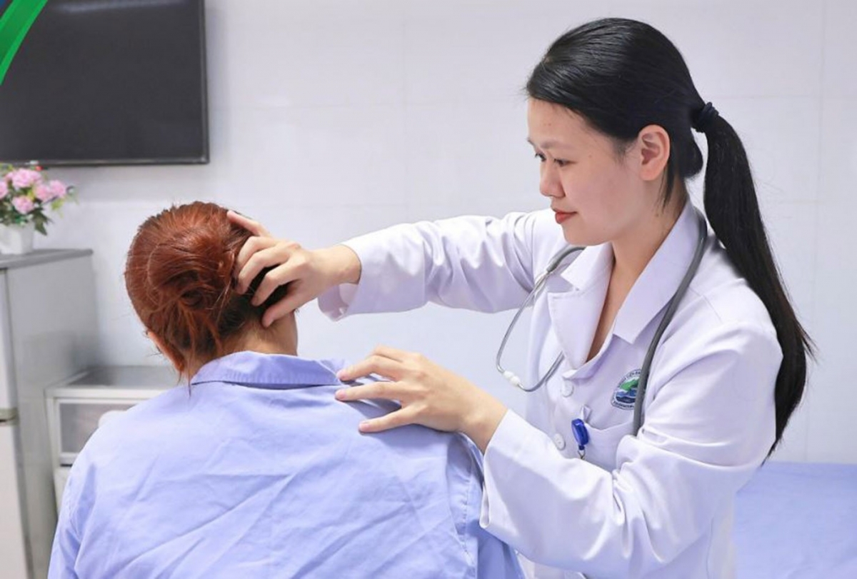 nham mang da sam o co la vet ban, co gai 20 tuoi suyt mat mang hinh anh 1