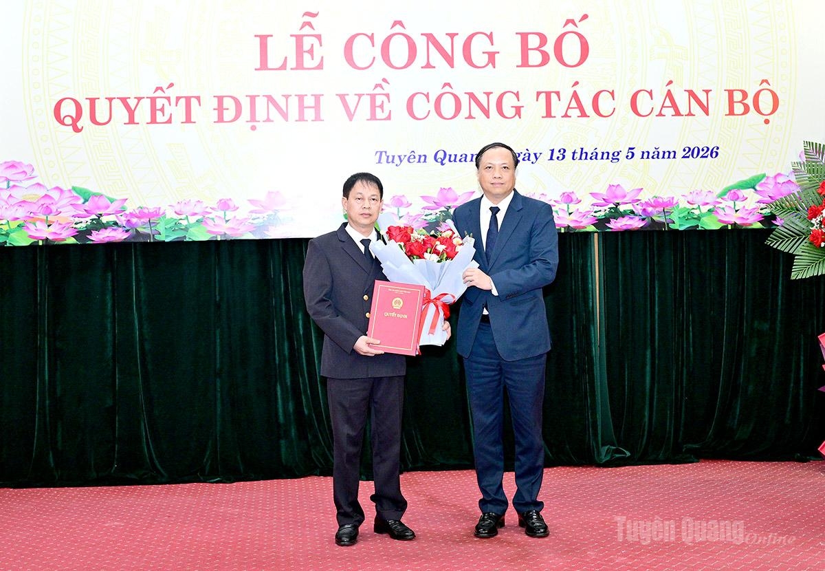 cong bo quyet dinh dieu dong, bo nhiem chanh an toa an nhan dan tinh tuyen quang hinh anh 1