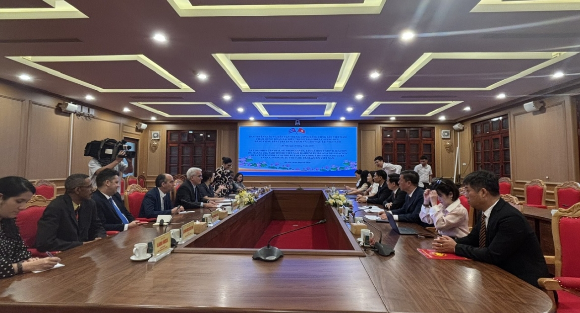 lanh dao ban tuyen giao va dan van trung uong lam viec voi doan dai bieu cuba hinh anh 1