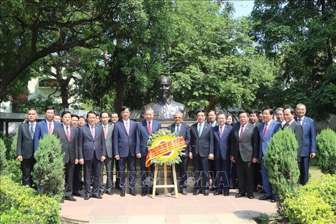 tong bi thu, chu tich nuoc to lam dat vong hoa tai khu tuong niem mahatma gandhi hinh anh 3