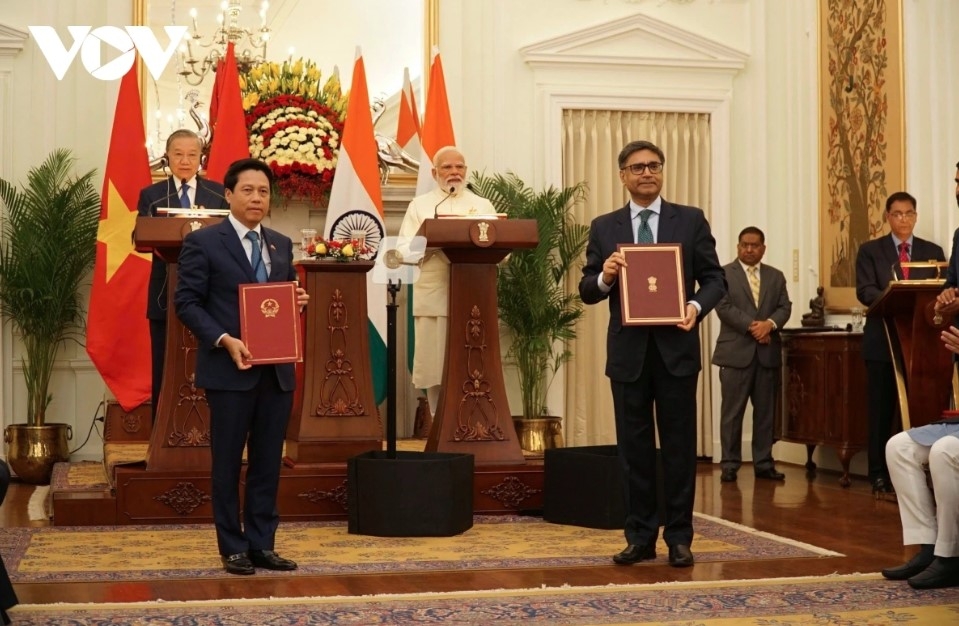 top vietnamese leader, indian pm witness exchange of cooperation documents picture 2