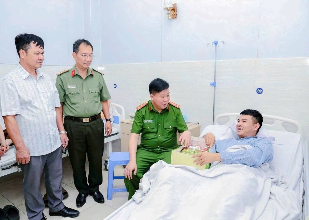 khong che doi tuong dung dao de doa tinh mang nguoi than hinh anh 1