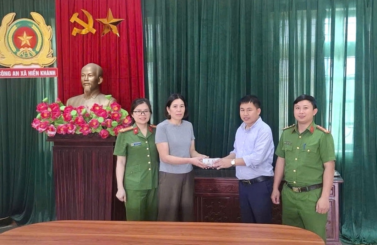 tra lai 198 trieu dong cho nguoi chuyen khoan nham hinh anh 1