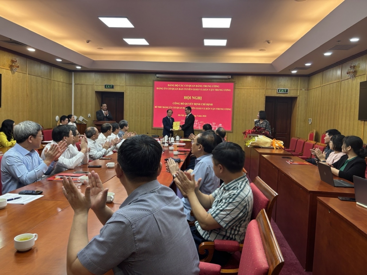 Ong pham tat thang lam bi thu Dang uy co quan ban tuyen giao va dan van trung uong hinh anh 1