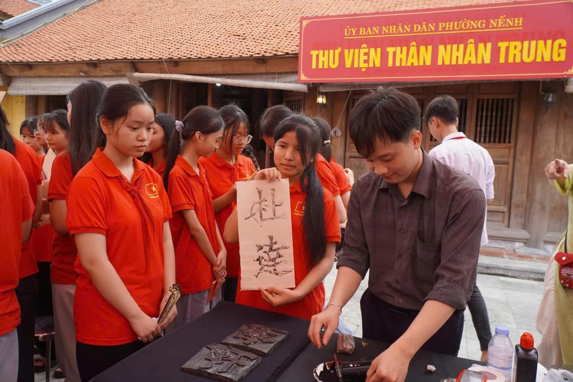 trien lam ve quoc tu giam va danh nhan than nhan trung tai bac ninh hinh anh 5
