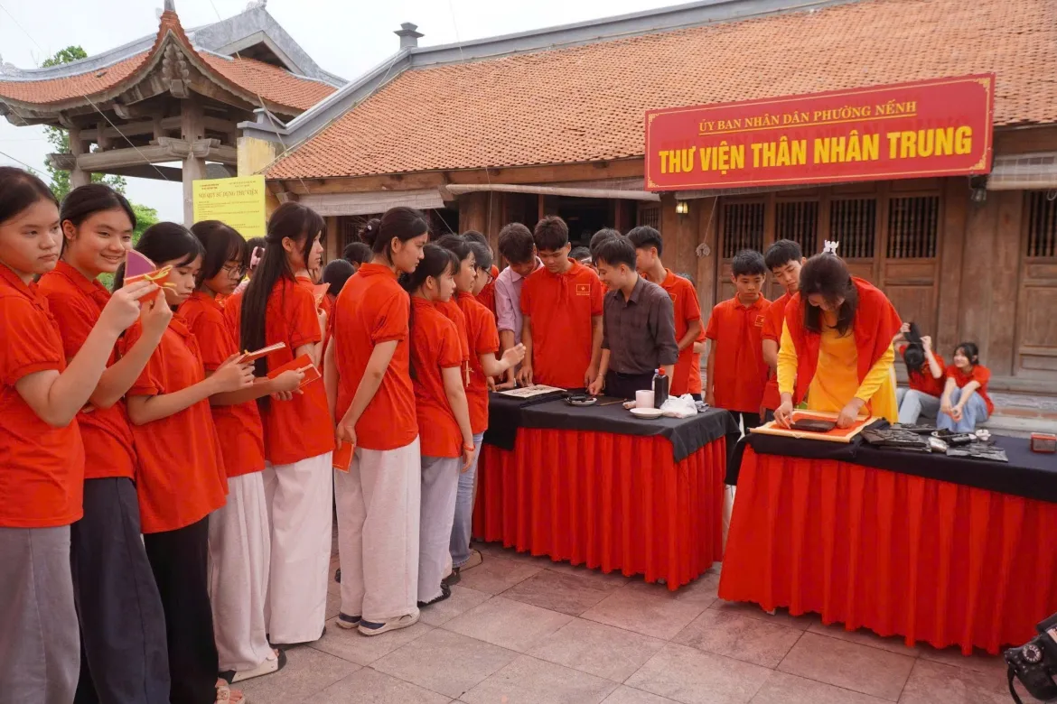 trien lam ve quoc tu giam va danh nhan than nhan trung tai bac ninh hinh anh 3