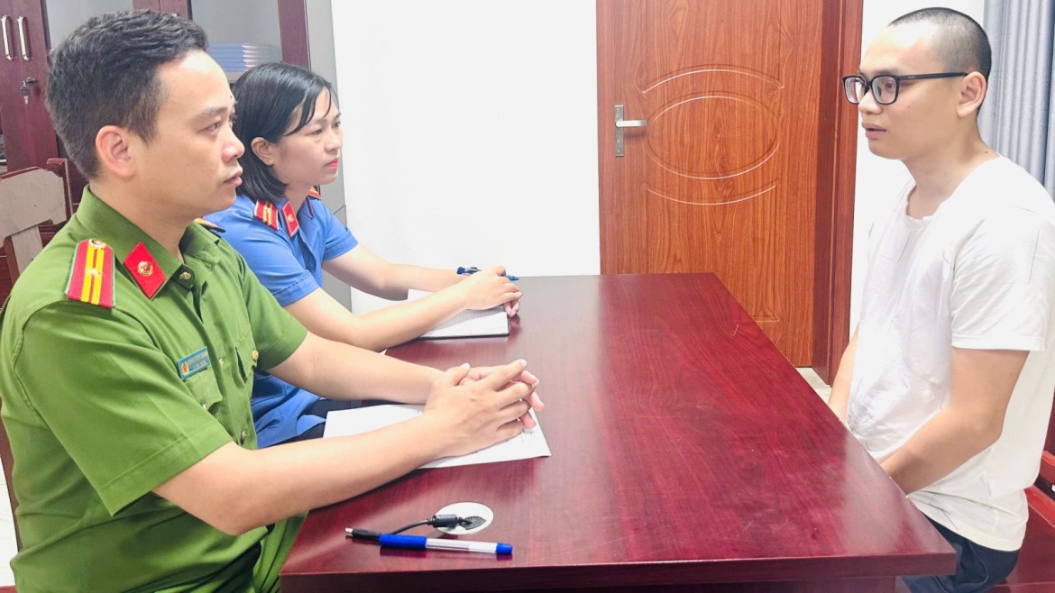 triet pha duong day buon lau mua ban xe dien ba banh xuyen bien gioi hinh anh 3