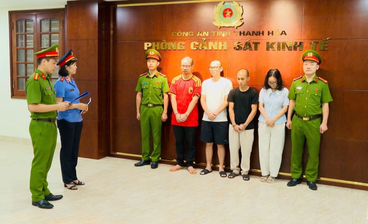 triet pha duong day buon lau mua ban xe dien ba banh xuyen bien gioi hinh anh 5