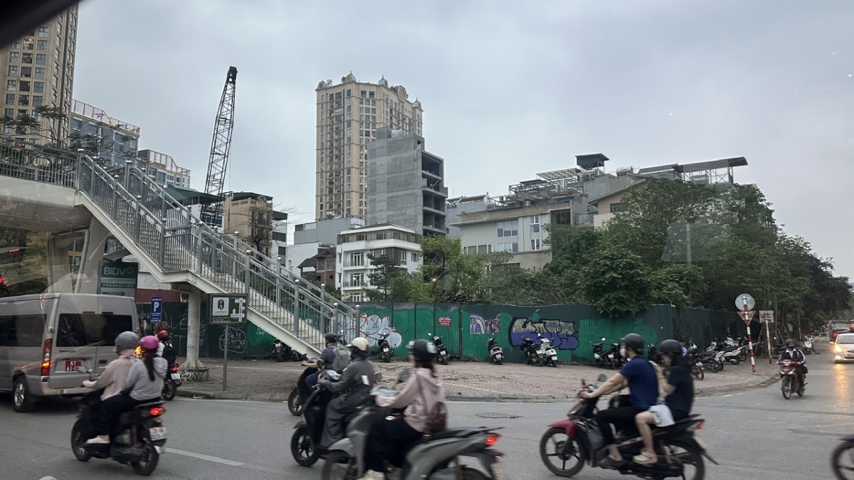 Không khí lạnh tràn xuống miền Bắc, Hà Nội chuyển mưa và mát từ đêm 7/5