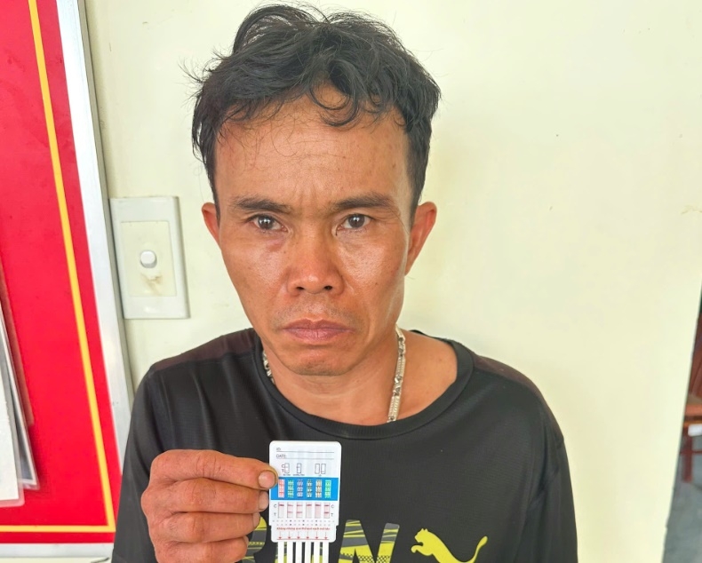 cong an mat phuc xuyen dem, tom gon doi tuong trom cho hinh anh 1