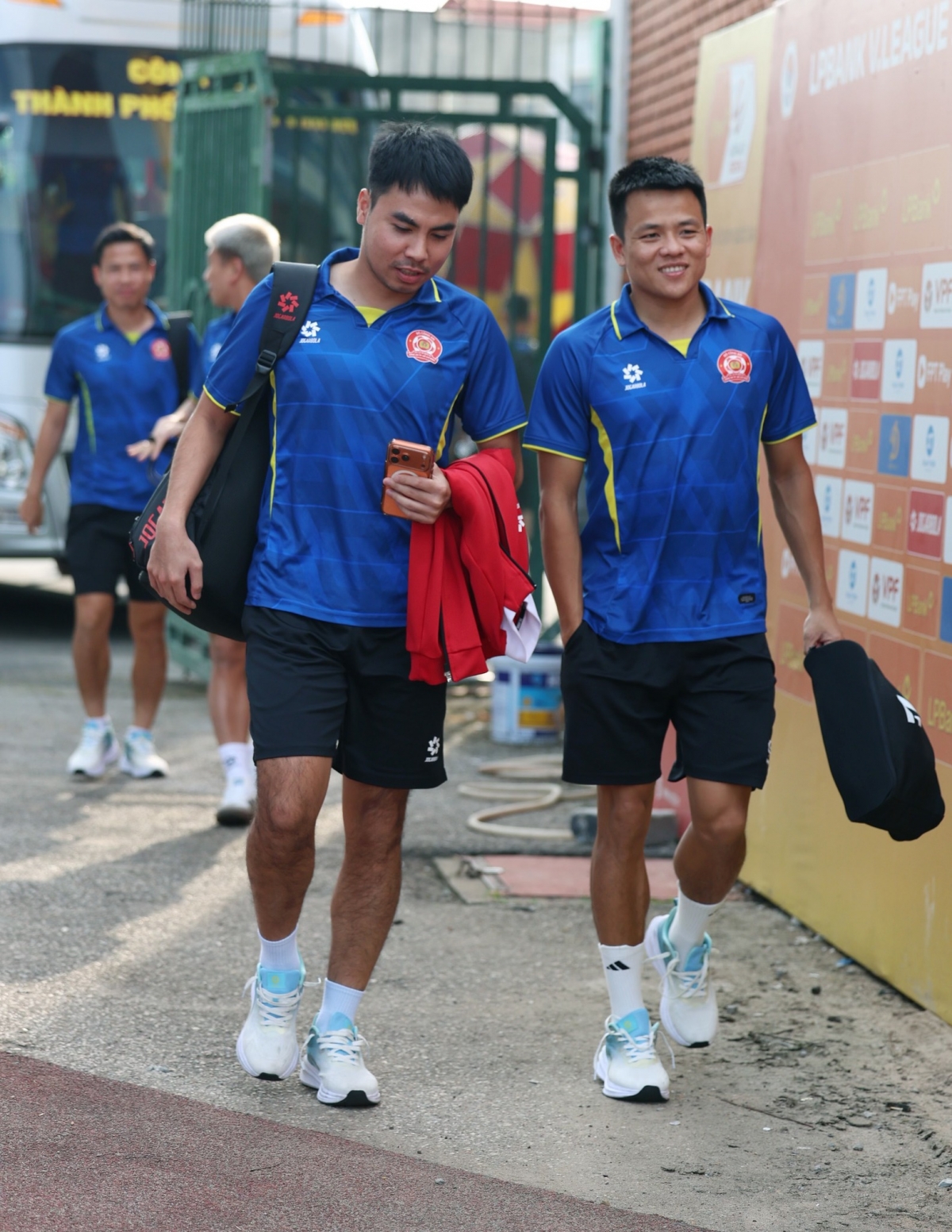 ket qua v-league hom nay 1 5 nam Dinh thang de clb ca tp.hcm hinh anh 14