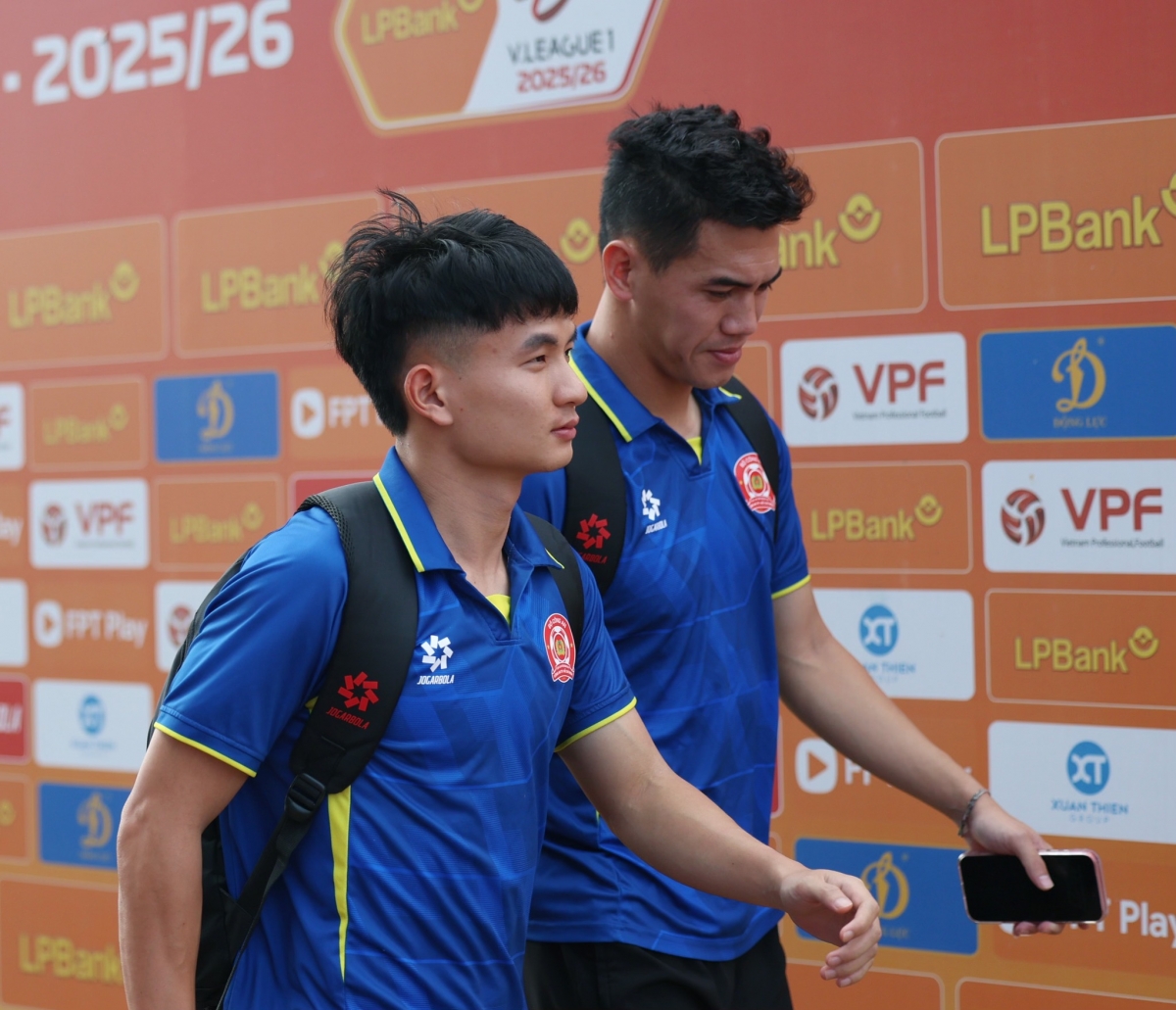 ket qua v-league hom nay 1 5 nam Dinh thang de clb ca tp.hcm hinh anh 15