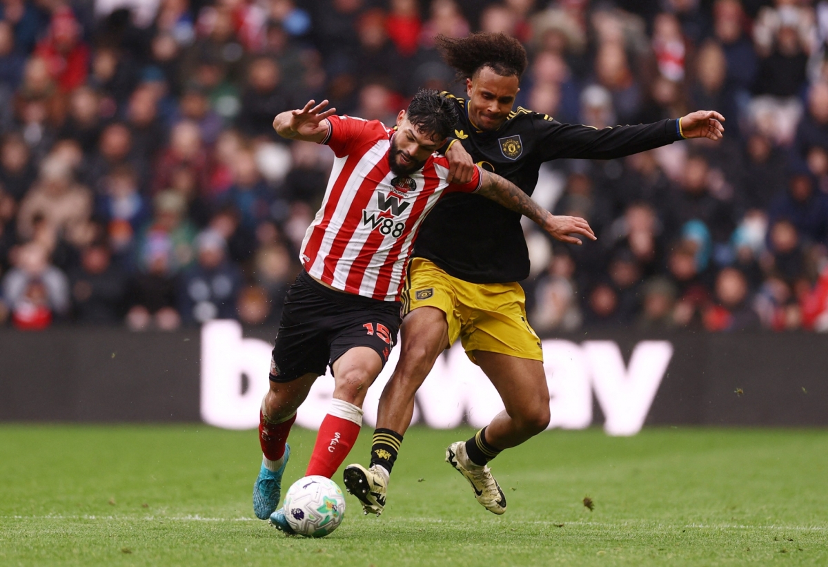 truc tiep sunderland 0 - 0 mu con mua ban thang trong hiep hai hinh anh 1