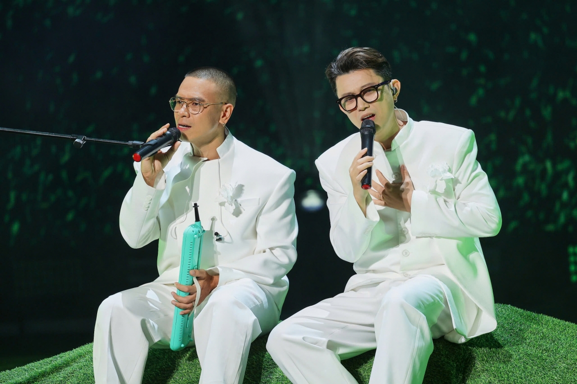 nguyen hung, phan manh quynh moc mac, gian di trong true concert - tinh Dat hinh anh 2