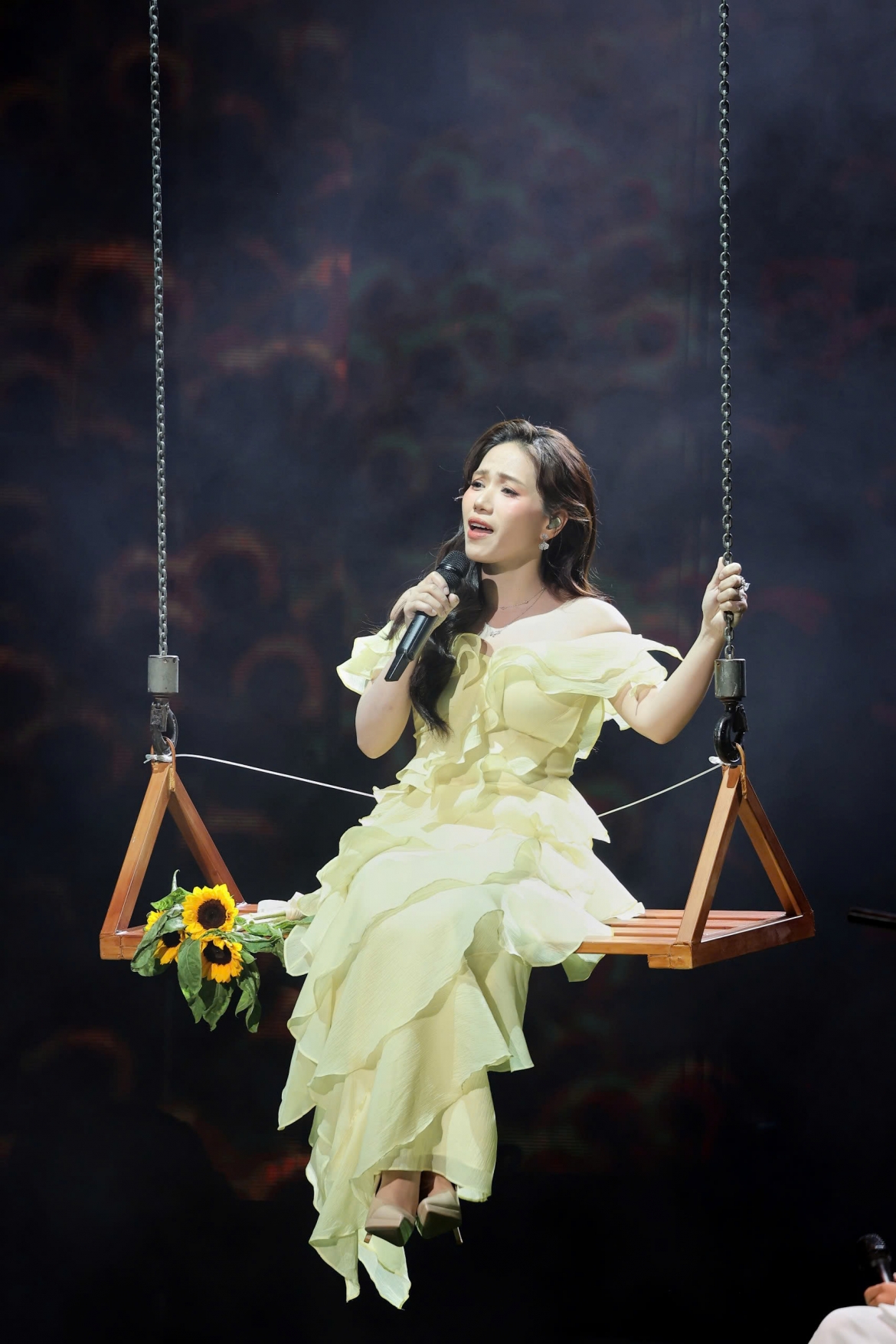 nguyen hung, phan manh quynh moc mac, gian di trong true concert - tinh Dat hinh anh 3