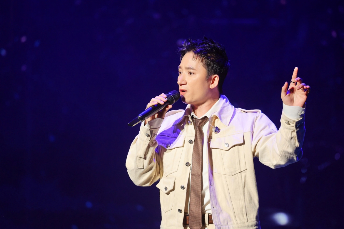 nguyen hung, phan manh quynh moc mac, gian di trong true concert - tinh Dat hinh anh 4
