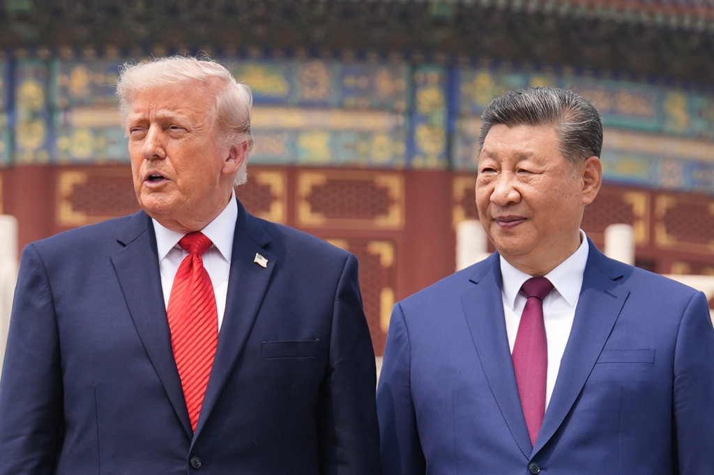 ngon ngu co the tiet lo gi ve phong cach lanh dao cua ong trump va ong tap hinh anh 1