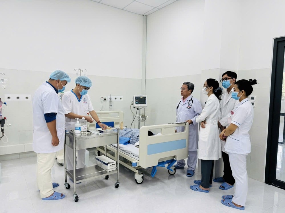 Lần đầu tiên bệnh nhân được chạy thận nhân tạo tại Côn Đảo