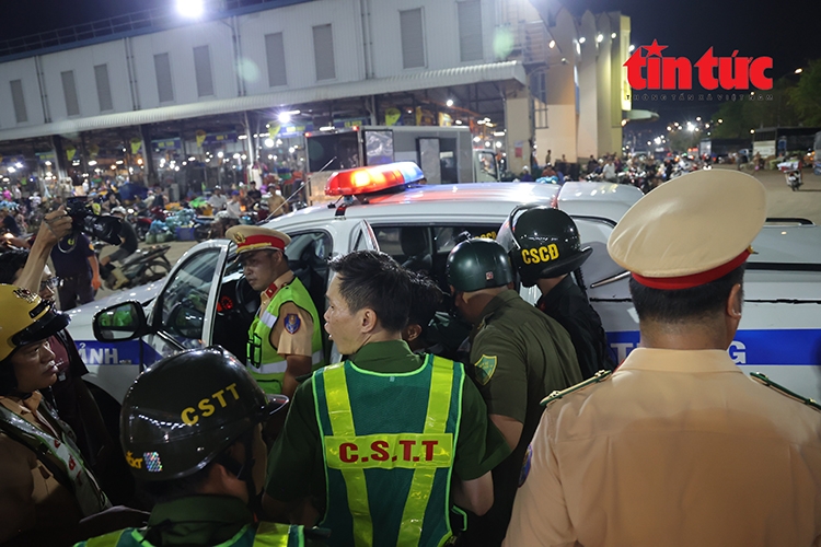 phat hien 2 tai xe duong tinh ma tuy tai cho dau moi binh Dien hinh anh 2