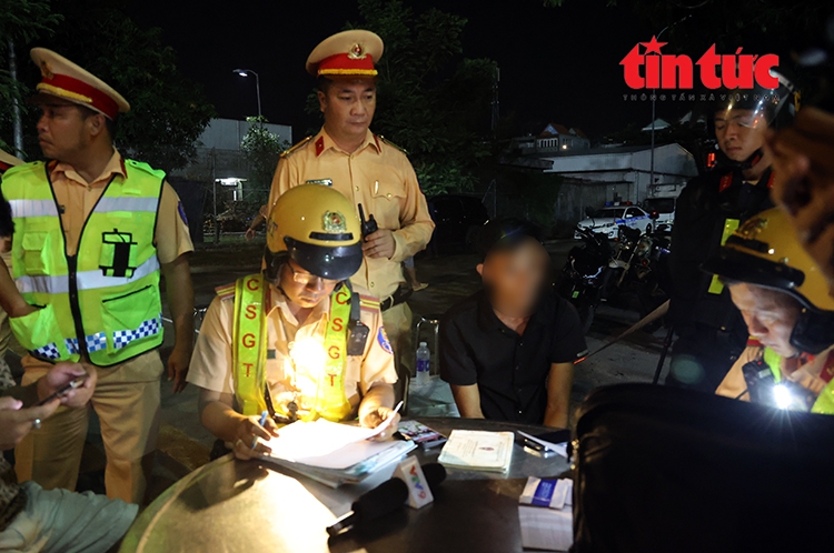 phat hien 2 tai xe duong tinh ma tuy tai cho dau moi binh Dien hinh anh 4