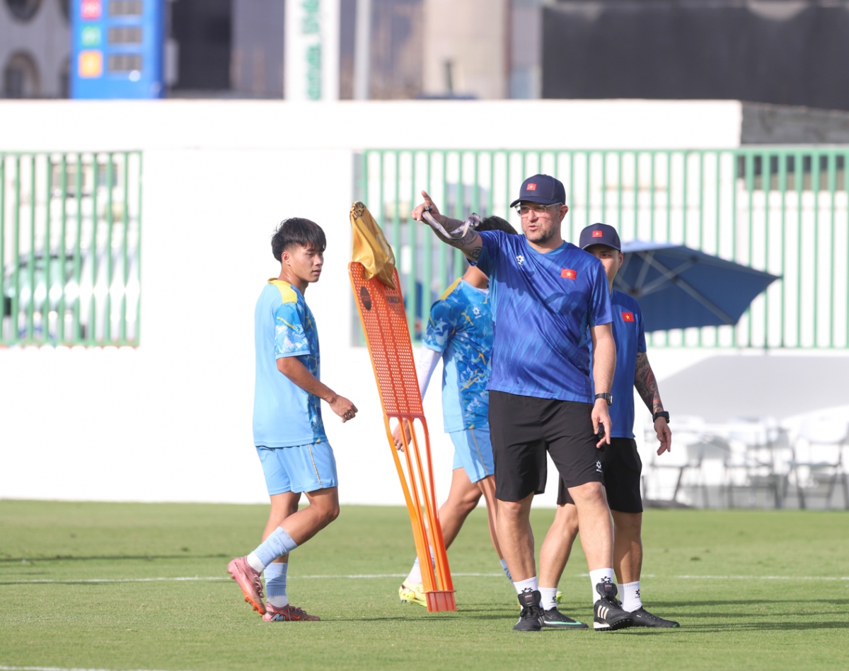hlv cristiano roland u17 viet nam tu tin danh bai u17 yemen hinh anh 1