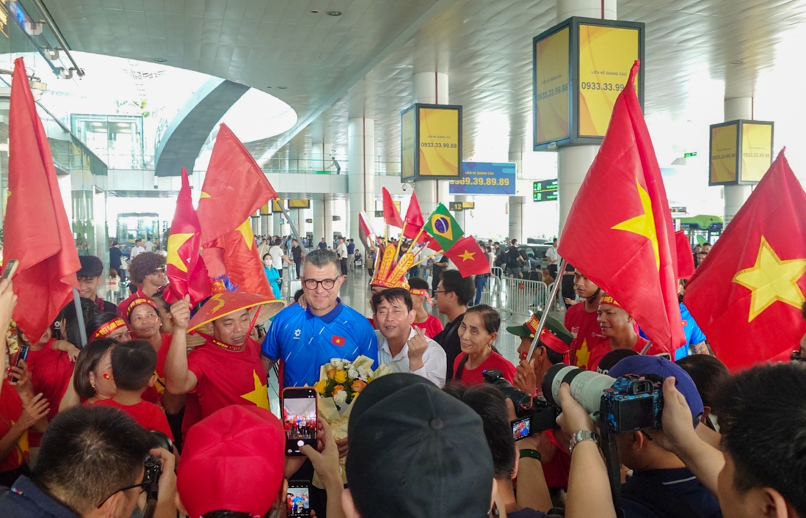 hlv roland xuc dong trai long ve tam ve world cup lich su cua u17 viet nam hinh anh 4
