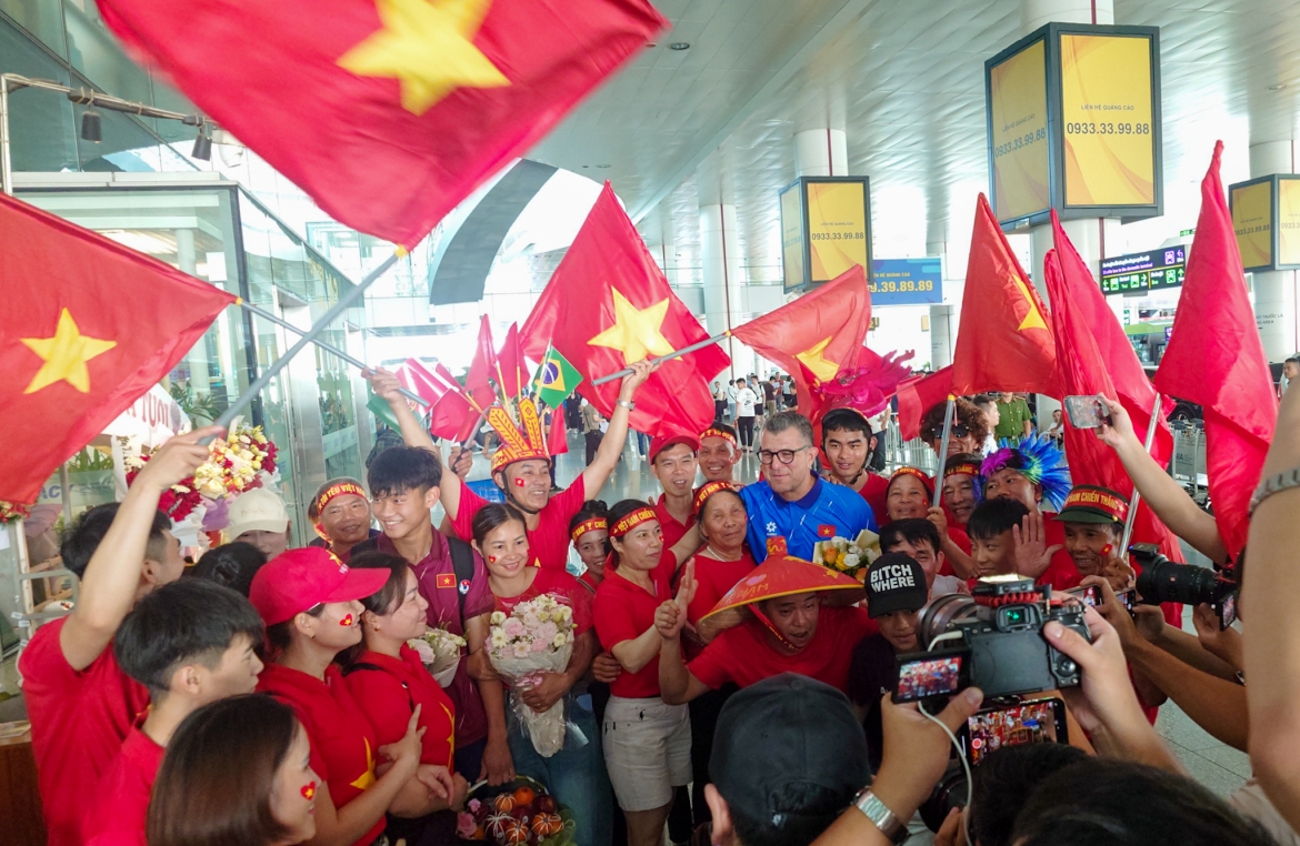 hlv roland xuc dong trai long ve tam ve world cup lich su cua u17 viet nam hinh anh 3