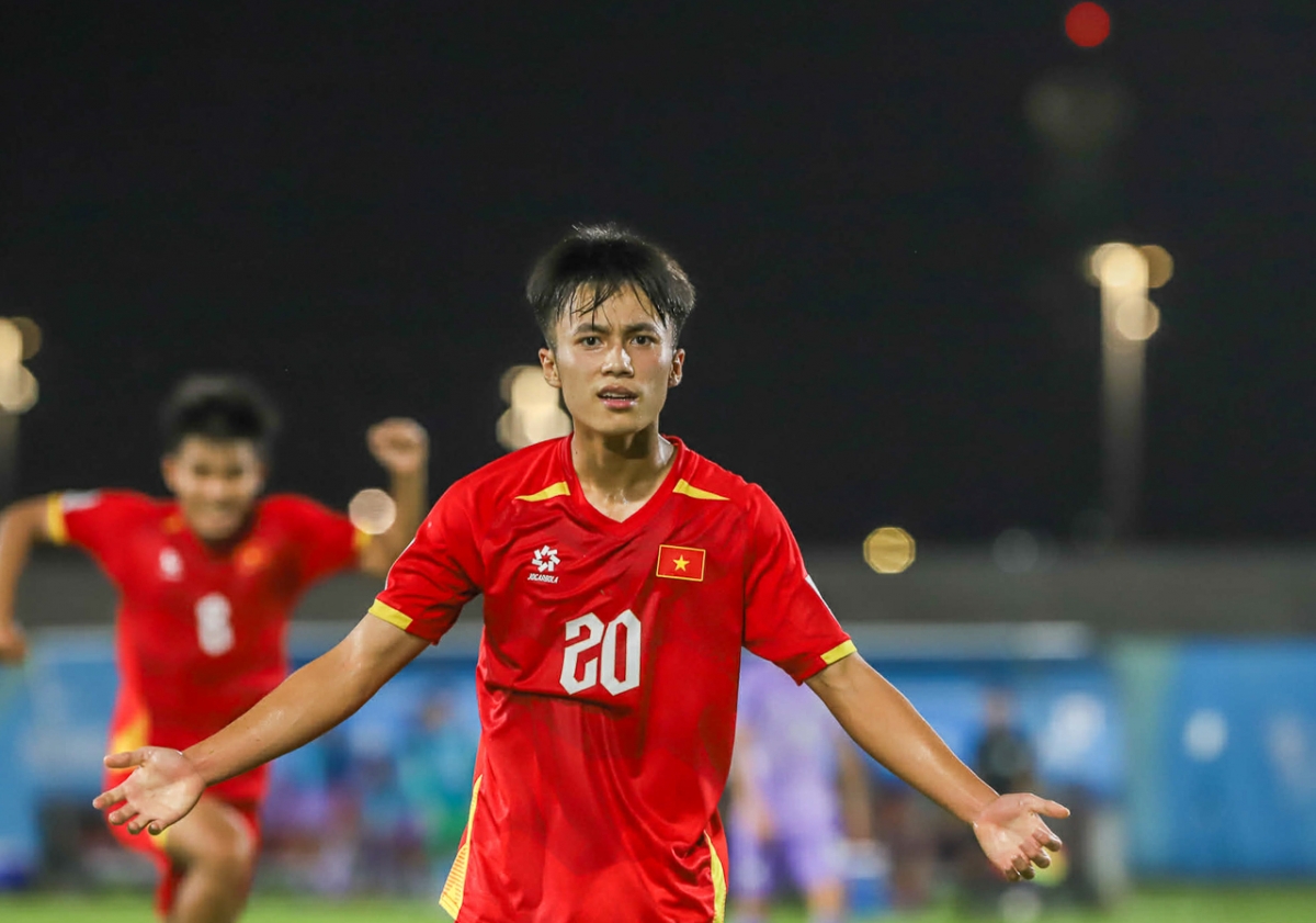 truc tiep u17 viet nam 1-0 u17 han quoc sy bach ghi ban tao dia chan hinh anh 2