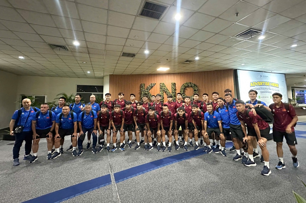 u19 viet nam choang ngop khi den indonesia du giai u19 Dong nam A hinh anh 1