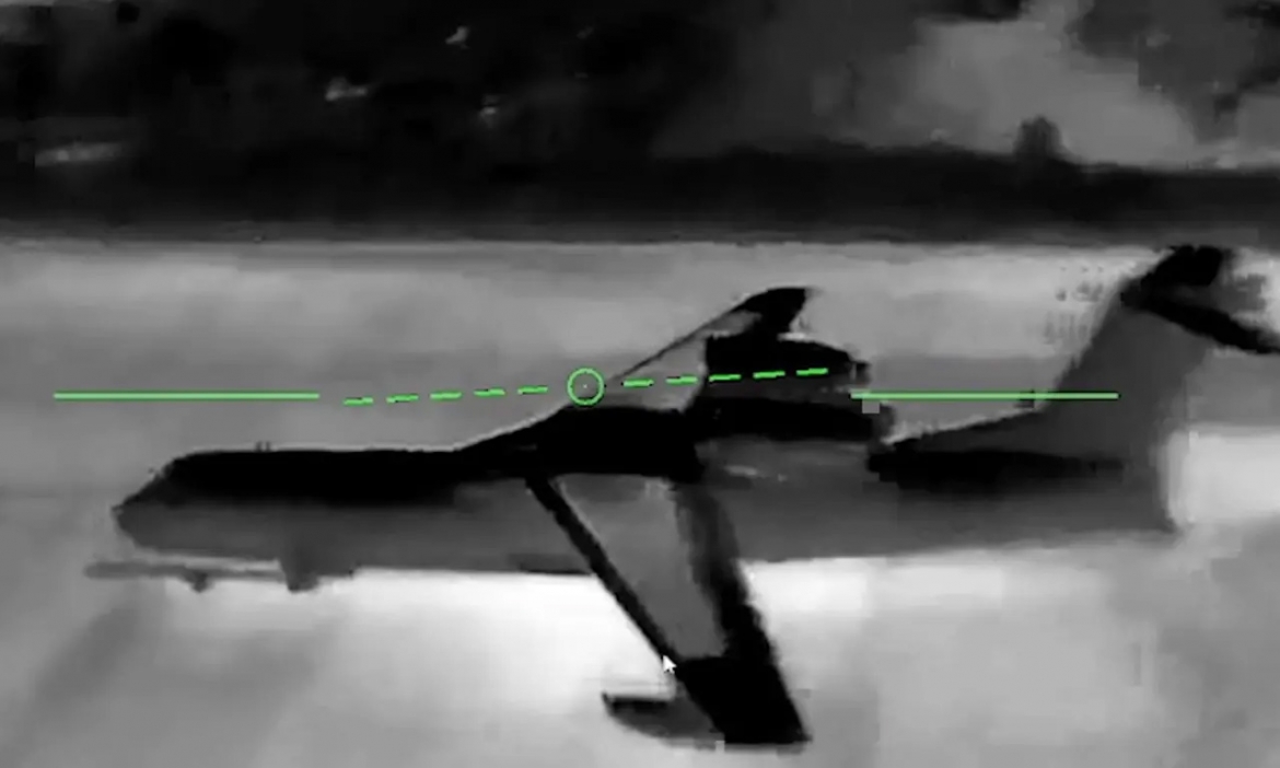 ukraine tap kich tam xa, pha huy may bay luong cu be-200 cua nga hinh anh 1