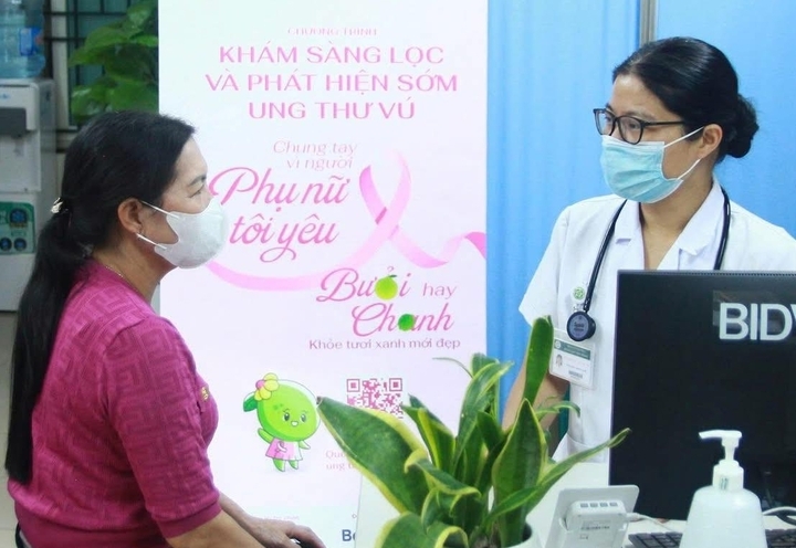 6 bước tự kiểm tra tại nhà giúp phát hiện ung thư vú sớm
