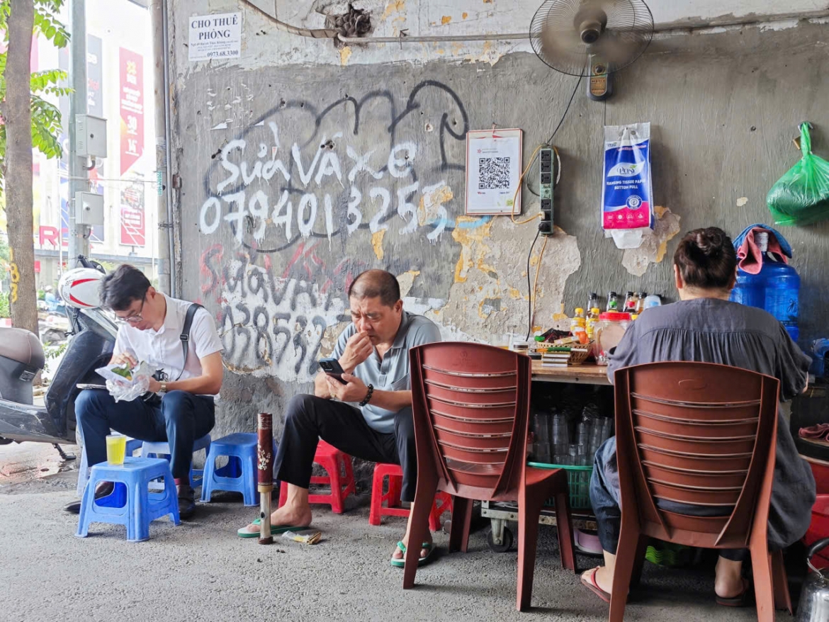 ha noi siet chat trat tu do thi tieu thuong xoay doi cach kinh doanh de thich ung hinh anh 12