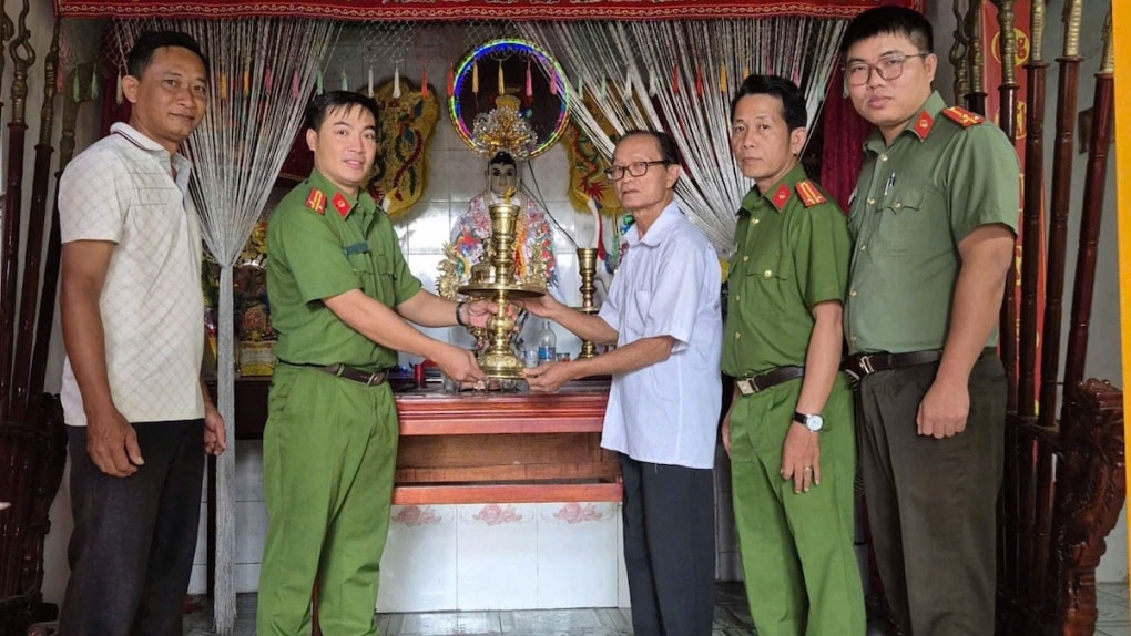 trom lu huong, chan den va day chuyen vang tai mieu ba o tp.hcm hinh anh 2