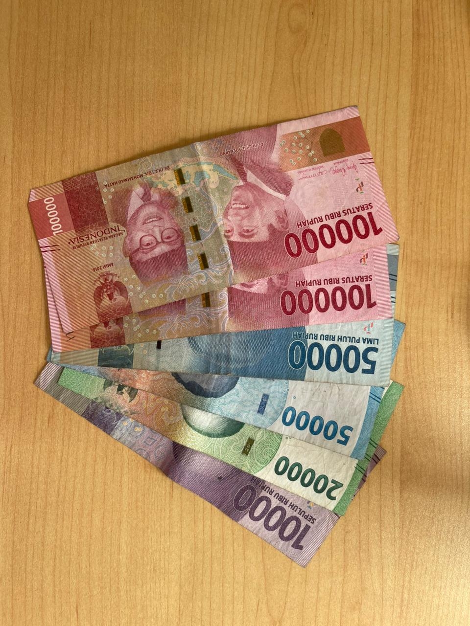 indonesia bom 2 nghin ty rupiah vao thi truong trai phieu ngay, on dinh dong rupia hinh anh 1