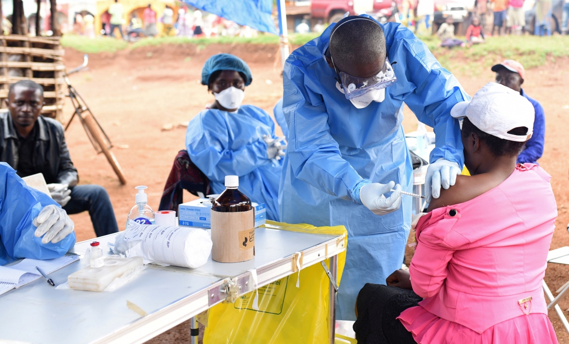 dich ebola de doa 10 nuoc chau phi hinh anh 1