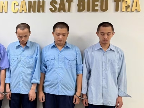buon lau 8.000 cay vang vao viet nam, nguy trang bang thiet bi dien tu hinh anh 1