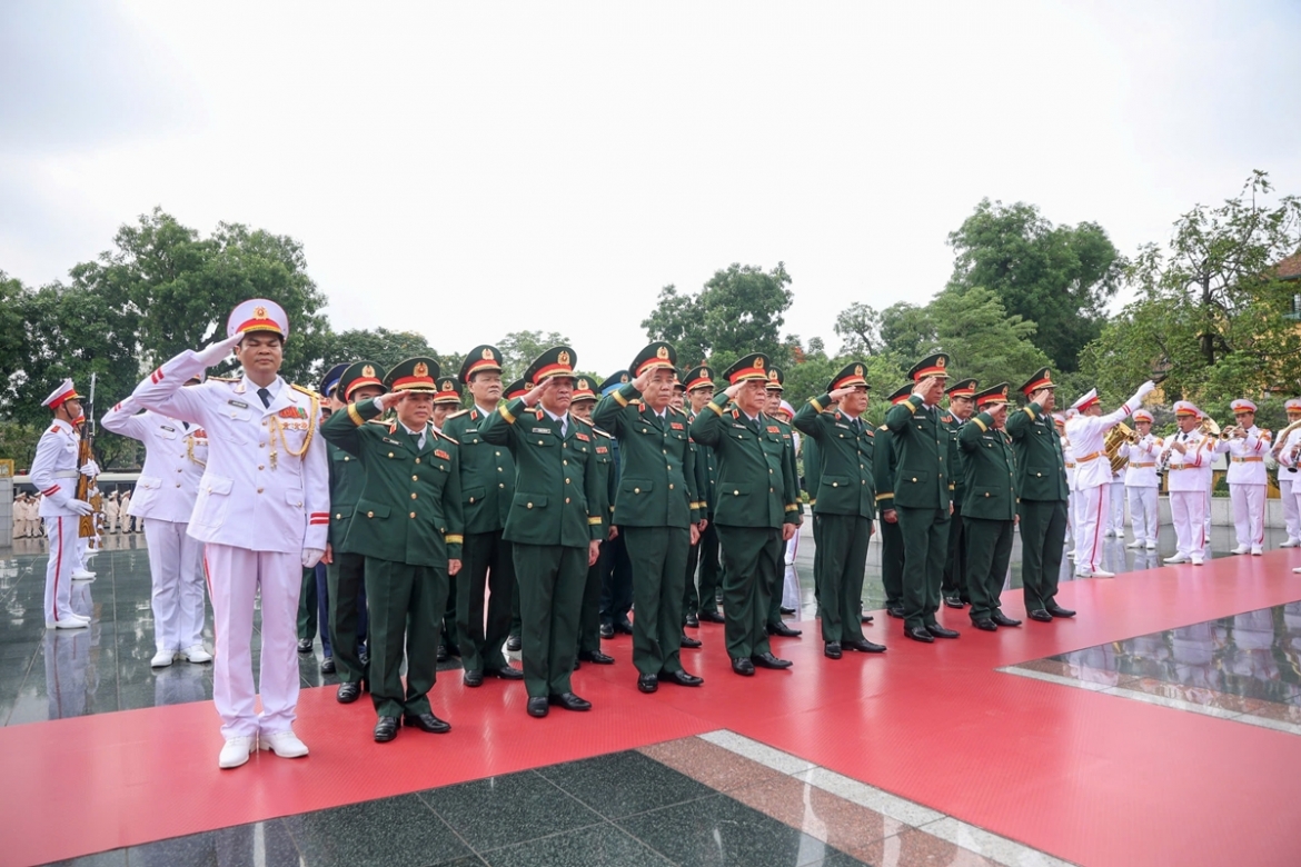 ky niem 136 nam ngay sinh chu tich ho chi minh lanh dao Dang, nha nuoc vao lang vieng bac hinh anh 9