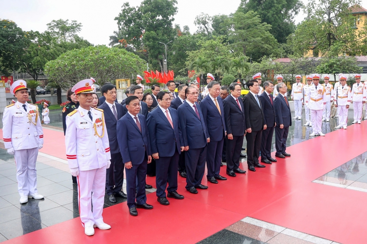 ky niem 136 nam ngay sinh chu tich ho chi minh lanh dao Dang, nha nuoc vao lang vieng bac hinh anh 8