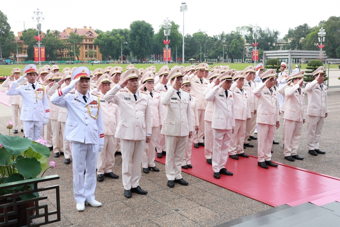 ky niem 136 nam ngay sinh chu tich ho chi minh lanh dao Dang, nha nuoc vao lang vieng bac hinh anh 5
