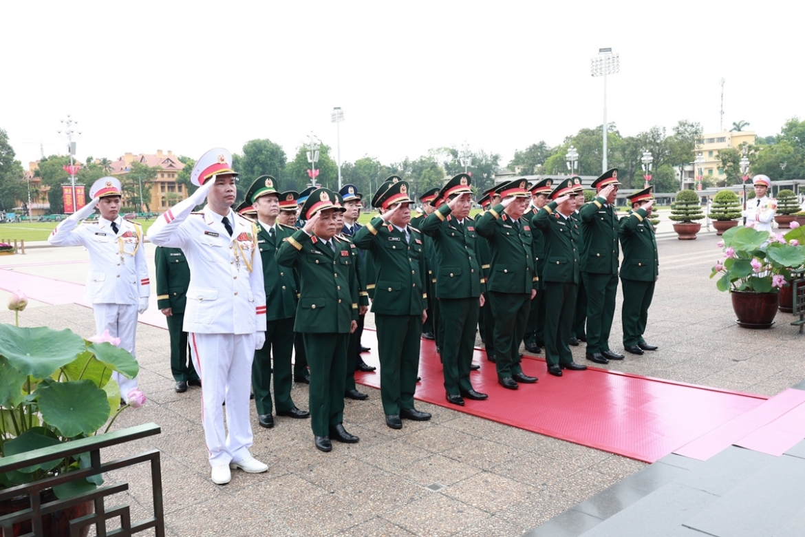 ky niem 136 nam ngay sinh chu tich ho chi minh lanh dao Dang, nha nuoc vao lang vieng bac hinh anh 4