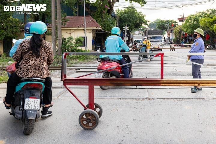 thot tim canh nguoi ha noi bat chap vuot rao chan, dua toc do voi tau hoa hinh anh 15