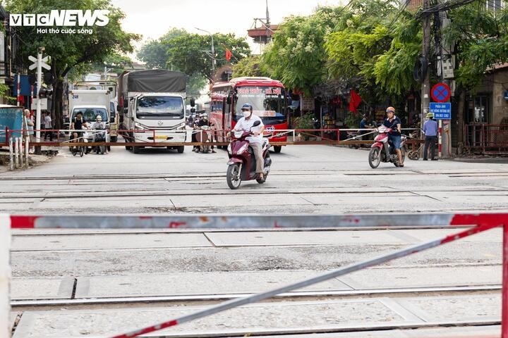 thot tim canh nguoi ha noi bat chap vuot rao chan, dua toc do voi tau hoa hinh anh 18