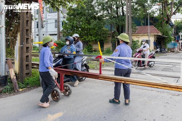 thot tim canh nguoi ha noi bat chap vuot rao chan, dua toc do voi tau hoa hinh anh 19