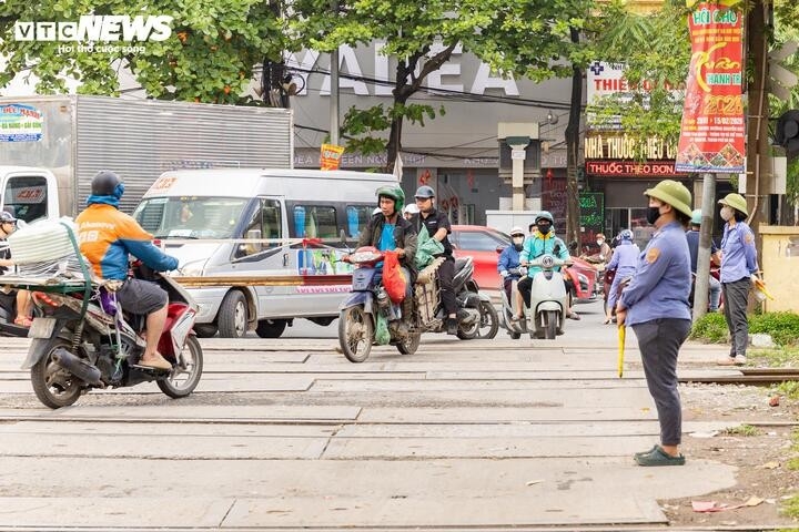 thot tim canh nguoi ha noi bat chap vuot rao chan, dua toc do voi tau hoa hinh anh 17
