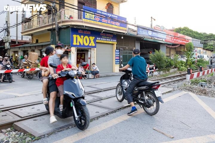 thot tim canh nguoi ha noi bat chap vuot rao chan, dua toc do voi tau hoa hinh anh 9