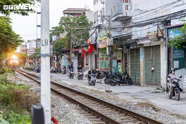 thot tim canh nguoi ha noi bat chap vuot rao chan, dua toc do voi tau hoa hinh anh 13